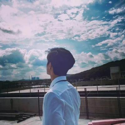 男生头像背影帅气阳光 高清好看的男生帅气阳光背影头像图片