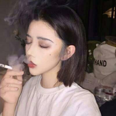 女生头像抽烟女王范 高清女王范抽烟女生头像图片
