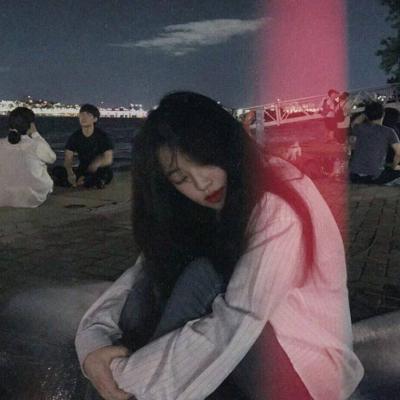 青春伤感颓废女生头像 消极颓废的伤感女生