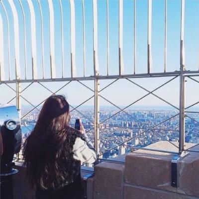女生面向大海背影头像 高清好看的海边头像女背影