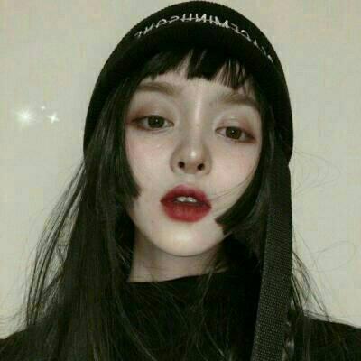 恐怖头像女生带血 诡异女生颓废带血头像图片