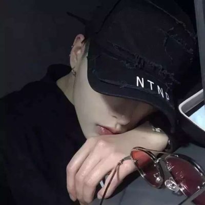 qq头像男生戴帽子冷酷 高清耍酷带帽男生头像图片