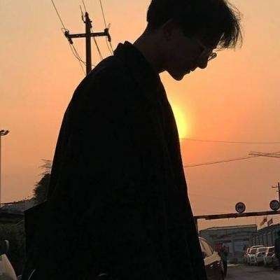 侧脸头像男生模糊 高清酷拽的侧脸男生头像图片