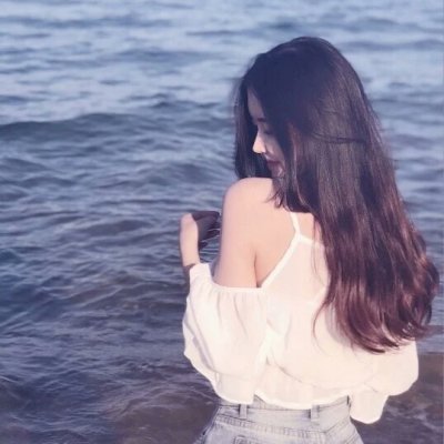 女生海边吹风图片头像 高清度假吹风的海边头像女生唯美漂亮