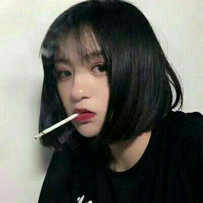 抽烟女头像高冷 好看的高冷抽烟女生头像高清图片