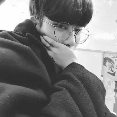 微信头像男生帅气戴眼镜 高清戴透明眼睛的帅气男头