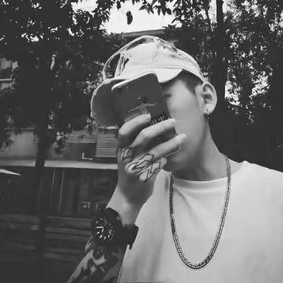 微信男生头像黑白 高清帅气的黑白男生微信头像图片