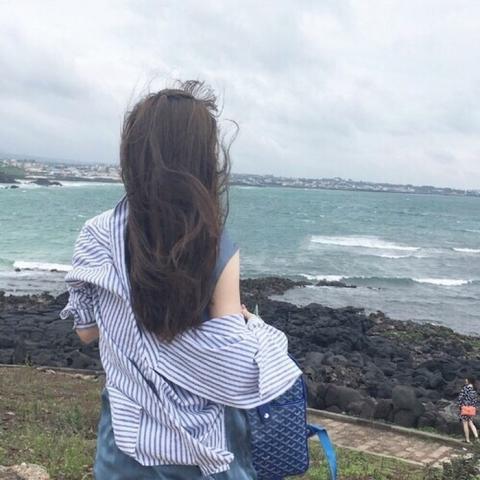 qq头像女生背影 冷酷,qq头像女生背影 紫色 qq头像女生背面 高清好看时尚的女生背面头像图片