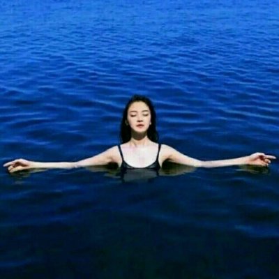 qq头像女生蓝色背景 高清好看的蓝色背景女生头像图片